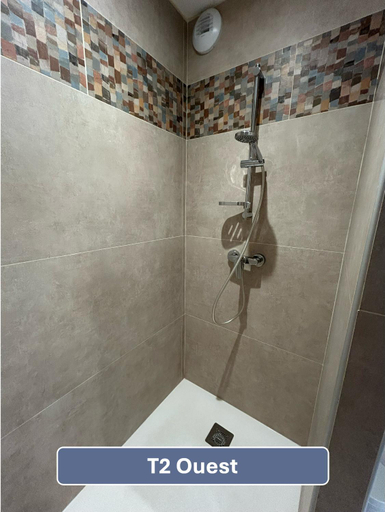 Bathroom 3, L'Arc en Ciel, Alpes-de-Haute-Provence