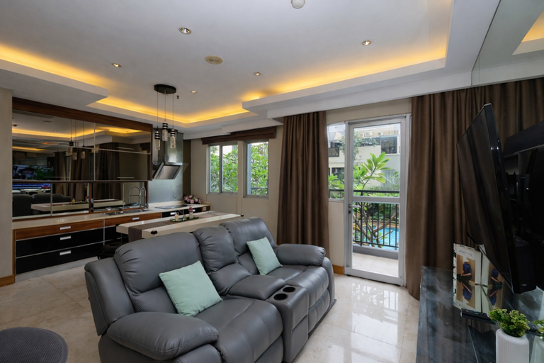 Living Room 4, Warm Combined 3BR at Maple Park Sunter Apartment By Travelio, Jakarta Utara