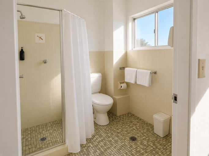 Bathroom 2, Forster Motor Inn, Great Lakes