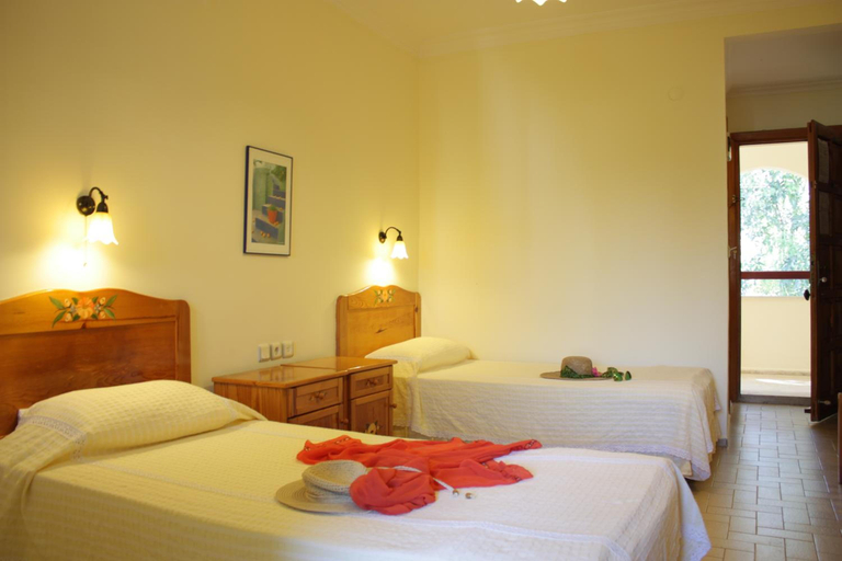 Bedroom 2, Toloman Hotel Bitez Beach, Bodrum