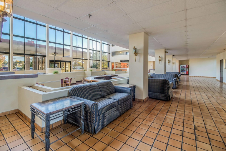Public Area 2, Clarion Hotel Jackson Northwest, Madison