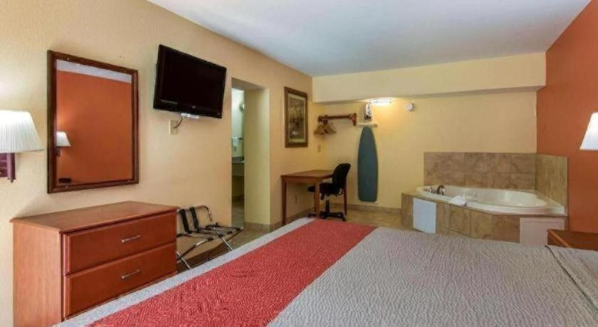 Others 2, Rodeway Inn & Suites, Bibb