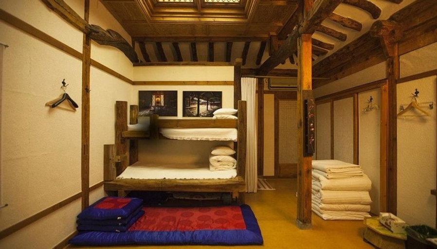Bedroom 2, Jeonju Omokheon Hanok Stay, Jeonju