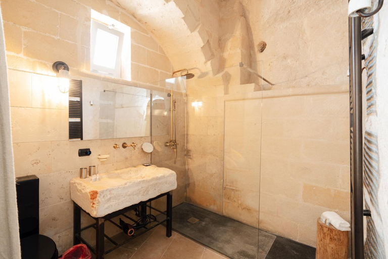 Others 2, SUITE LA STALLA, Matera