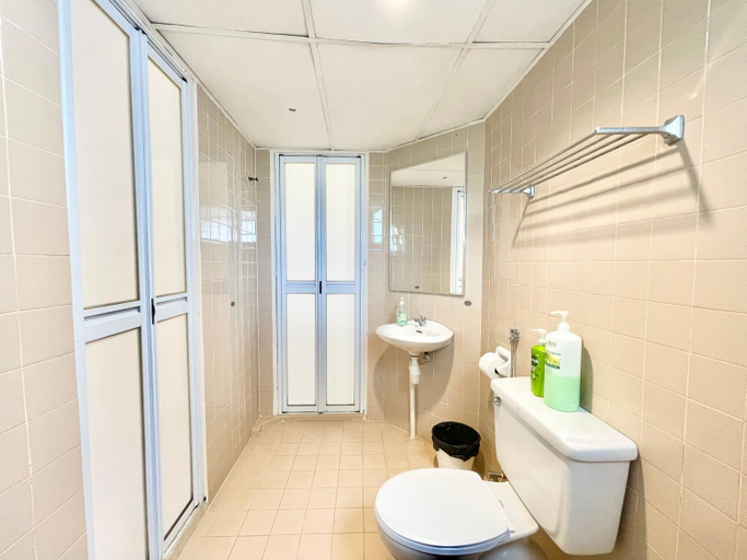 Bathroom 4, My Vacation Home @ Bayu Emas Apartments, Pulau Penang