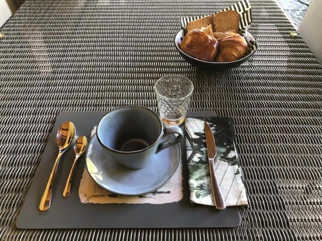 Food & Drinks, agreable chambre d hote avec piscine et jacuzzi, Lot