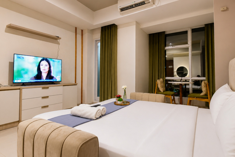 Bedroom 3, Warm Earth-Tone Studio at Apartment Grand Sungkono Lagoon By Travelio, Surabaya