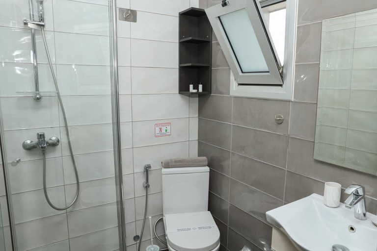 Bathroom 3, Silver Sea Holiday Apartments