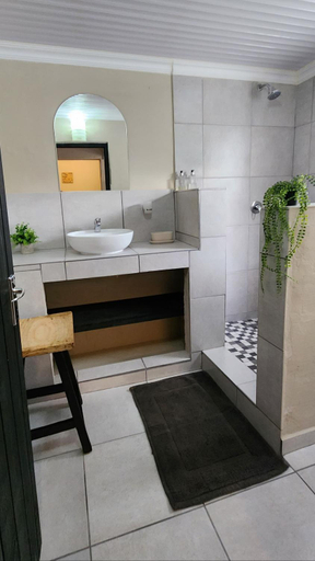 Bathroom 2, Ikaya Accommodation PSJ, O.R.Tambo