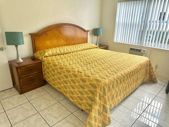 Bedroom 2, Summerland Suites, Broward