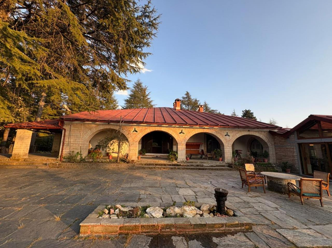 Exterior & Views