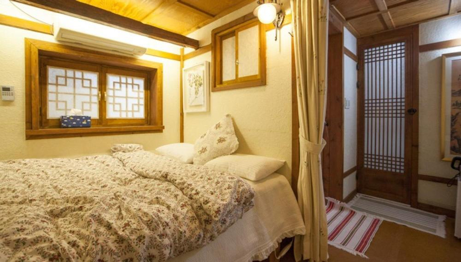 Bedroom 1, Jeonju Omokheon Hanok Stay, Jeonju