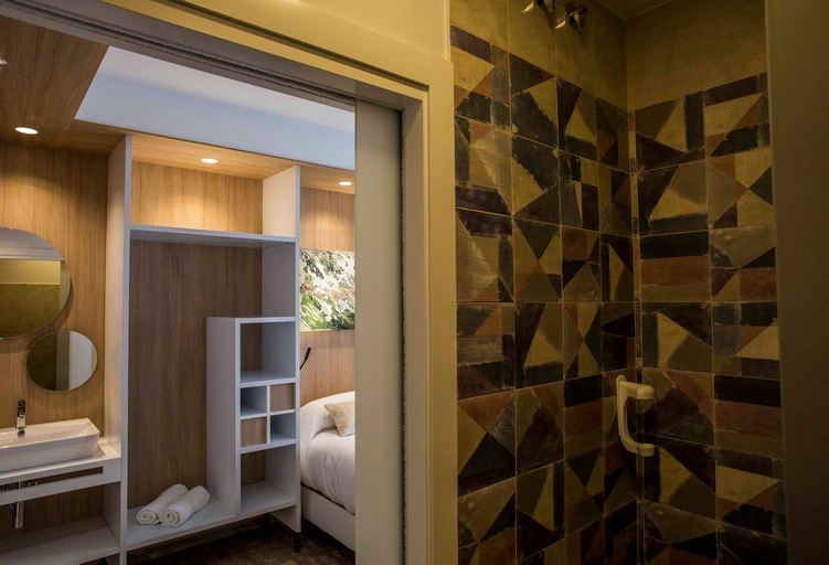 Bathroom 5, Hostal Sevilla Santa Justa, Sevilla