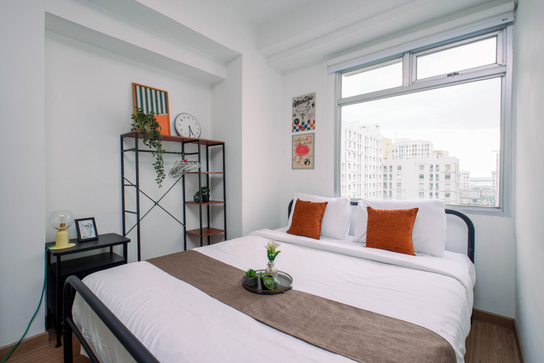 Bedroom 3, Restful and Serene Studio Room at Apartment Green Bay Pluit By Travelio, Jakarta Utara