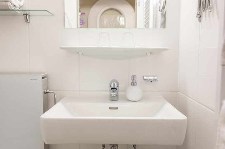 Bathroom 3, Hotel Garni Keil, Sankt Johann im Pongau