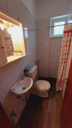 Bathroom, Emilios Eleni studios, Ionian Islands