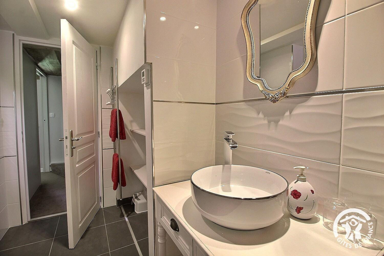 Bathroom 3, Le parfum des fleurs, Côtes-d'Armor