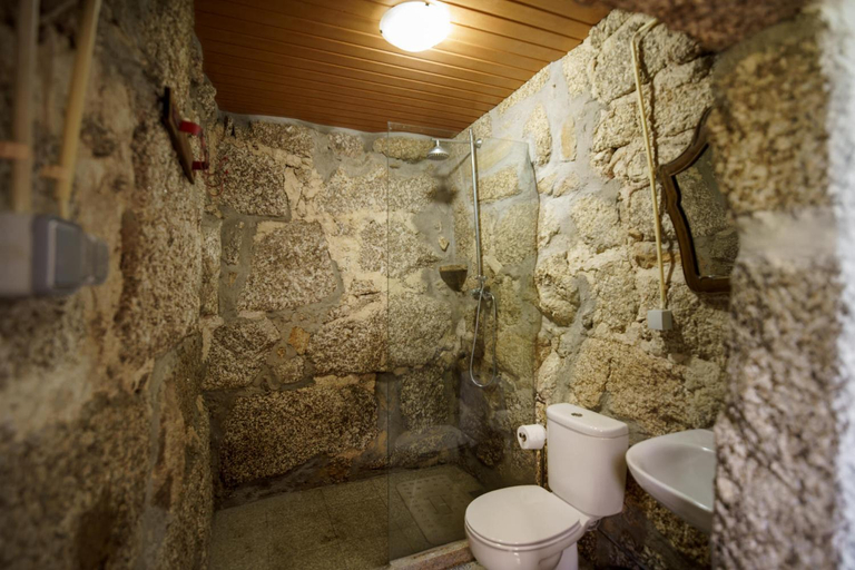 Bathroom, Casa Lavoura em Requeixo, Celorico de Basto