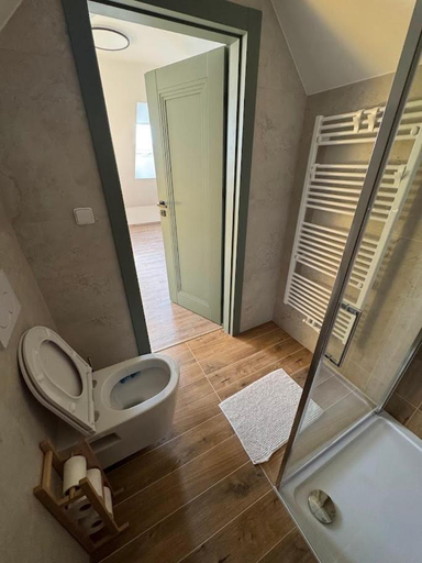 Bathroom 3, U Katalpy, Břeclav