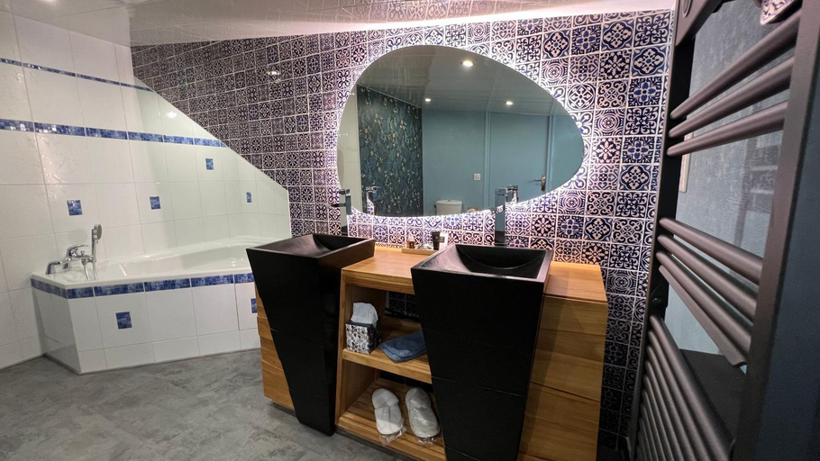 Bathroom, Le Clos Saint Lubin, Essonne