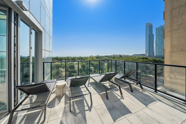 Exterior & Views 2, Sentral Michigan Avenue, Cook