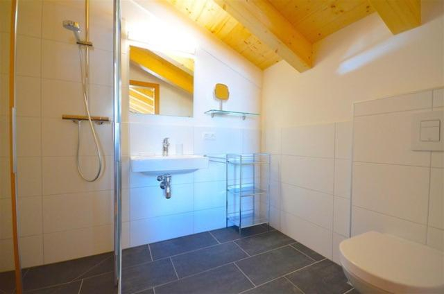 Bathroom 2, Apart-Chalet Kitzblick, Zell am See