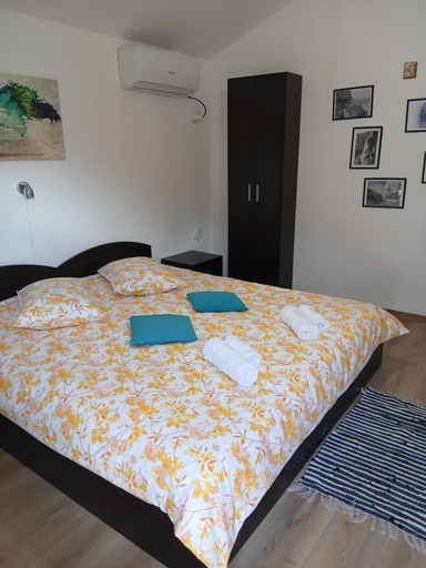 Bedroom 3, Clisura Dunarii Casutele Danca, Eselnita