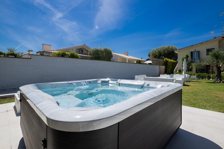 Sport & Beauty 2, Luxury villa suite, Jacuzzi pool & garden Ostia Rome, Roma