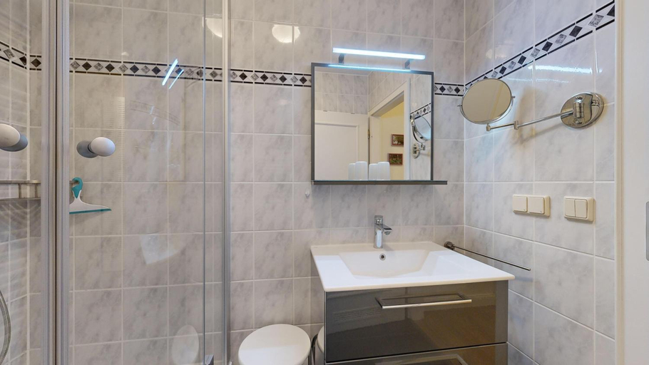 Bathroom 2, Ruhige FeWo mit Strandkorb, Villa Stranddistel, Binz, Vorpommern-Rügen