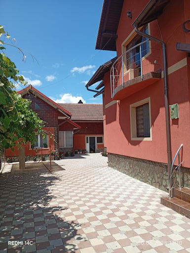 Others 5, Casa Dragan, Novaci