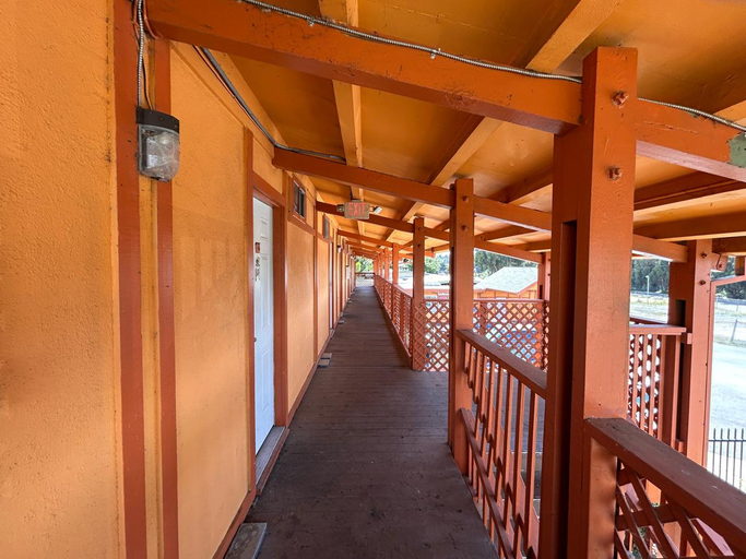 Public Area 2, Carquinez Inn Vallejo I 80 Near Napa Valley, Solano