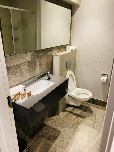 Bathroom 5, Town Lodge Umhlanga, eThekwini