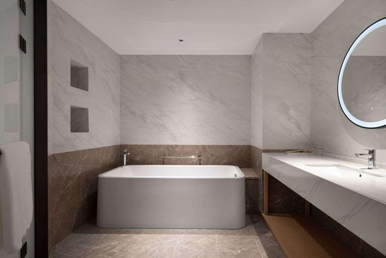 Bathroom, Hilton Garden Inn Jingdezhen Taoyuan Valley, Jingdezhen