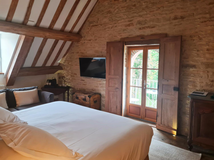 Bedroom, Hostellerie De Levernois, Côte-d'Or