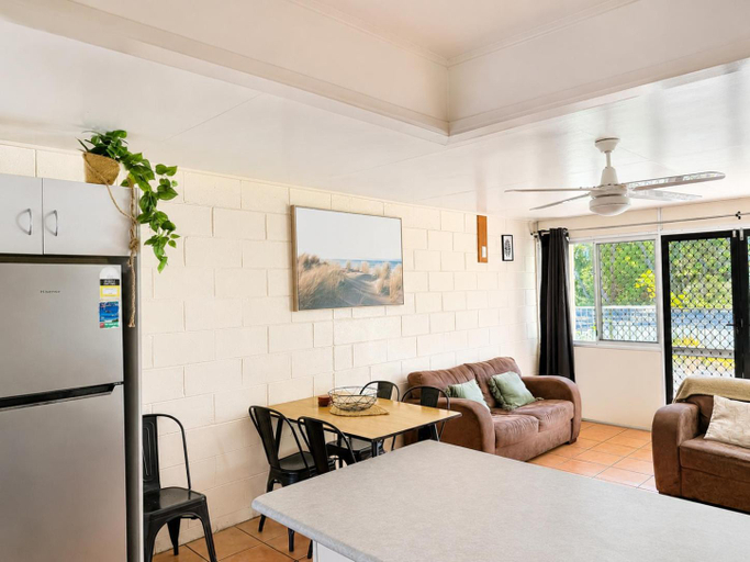 Others 5, Pippies Backpacker Units, Cooloola (excl. Gympie)