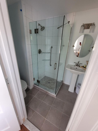 Bathroom 3, The Hidden Inn, Delaware