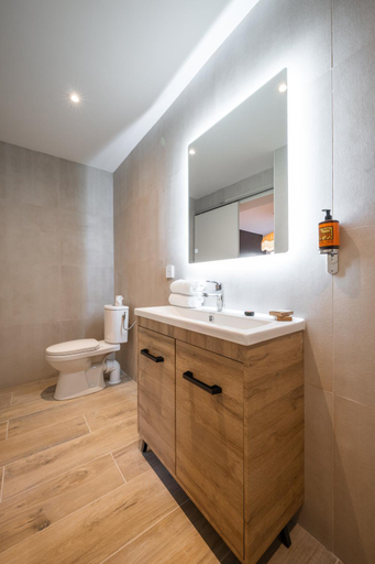 Bathroom 4, Comte De Nice, Alpes-Maritimes