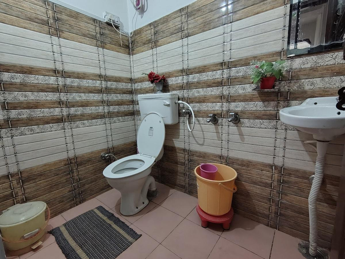 Bathroom, KASAULI HILLS HOMESTAY, Solan