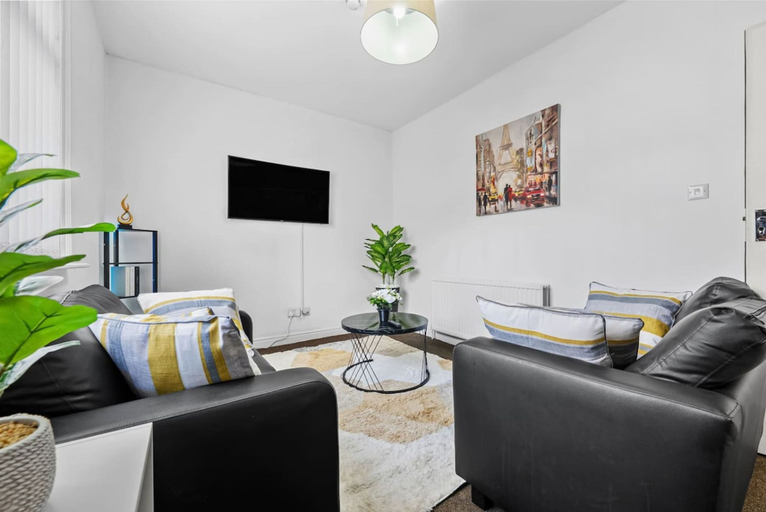 Room 2, Cosy Leeds Studio Ensuite Kitchenette Wifi Street Parking, Leeds