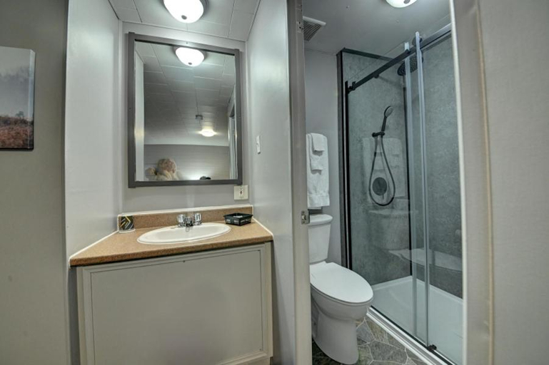 Bathroom, Motel Express, Rivière-du-Loup