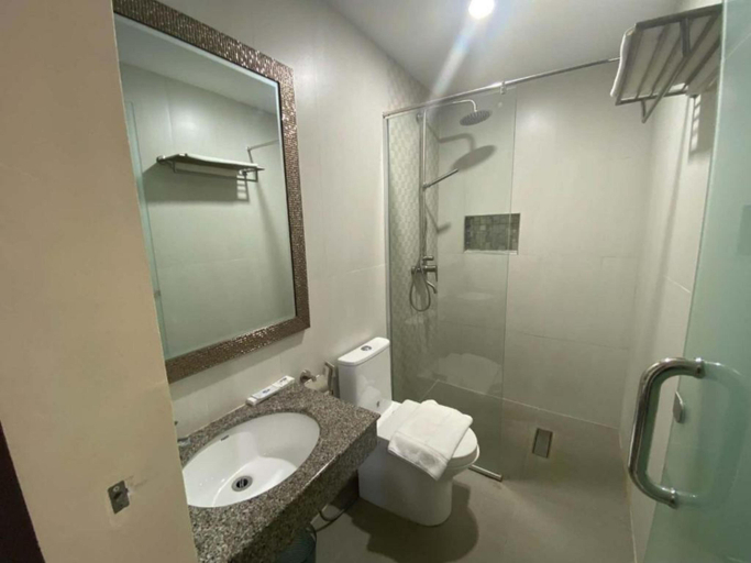 Bathroom 5, Collection O Weber Hotel, Liloan
