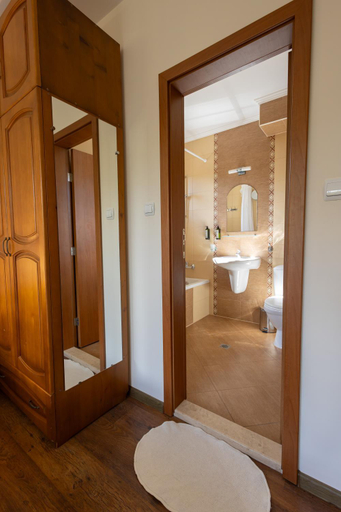 Bathroom 3, Bashtinata stryaha Guest rooms and Natural pool, Troyan