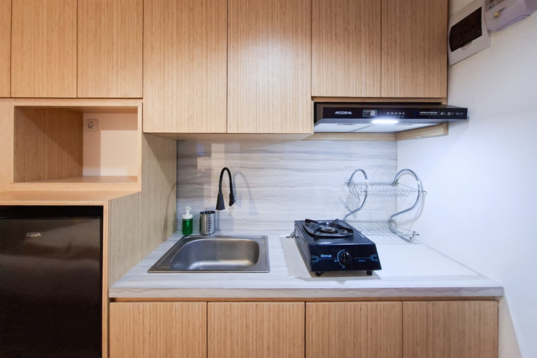 Others 5, Warm Wooden Touch Studio Room at Apartment Cisauk Point By Travelio, Tangerang