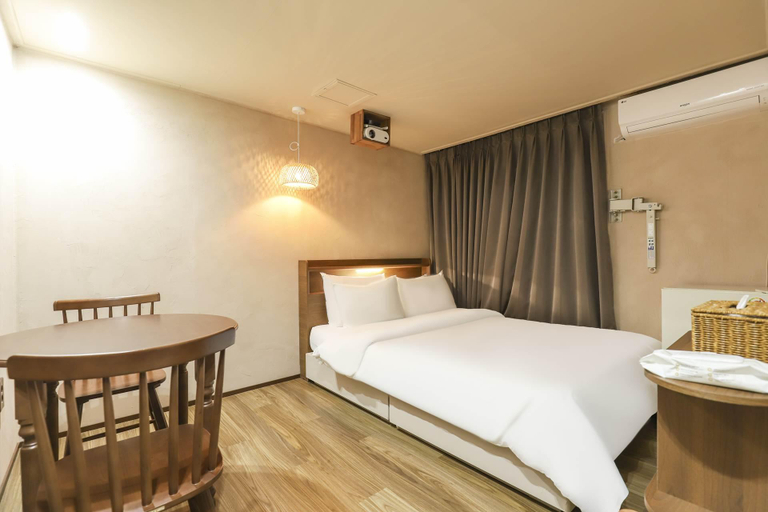 Bedroom 4, Cheonan Pine Hotel, Cheonan