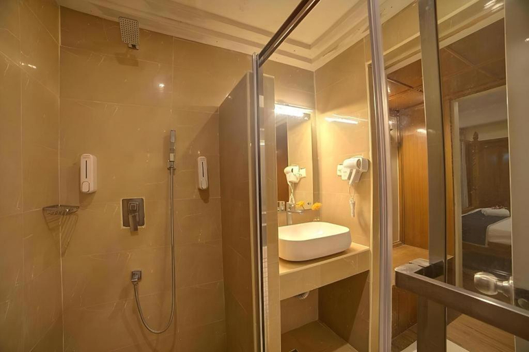 Bathroom 3, ILARA Hotel and Spa - OMR, Kancheepuram