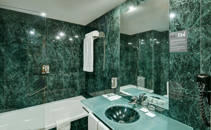 Bathroom 4, AB Arganda, Madrid
