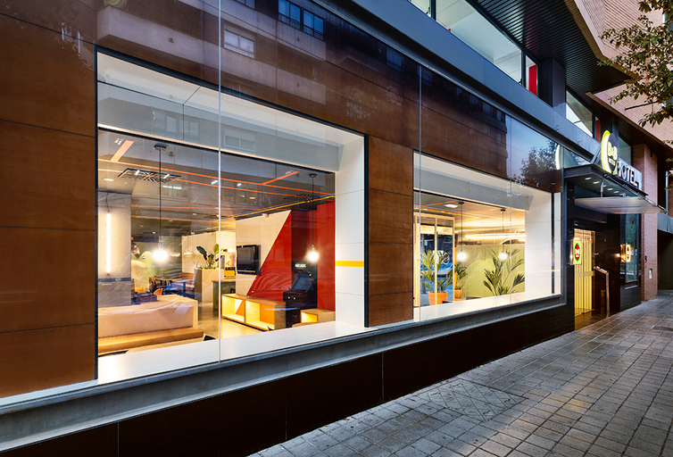 Exterior & Views