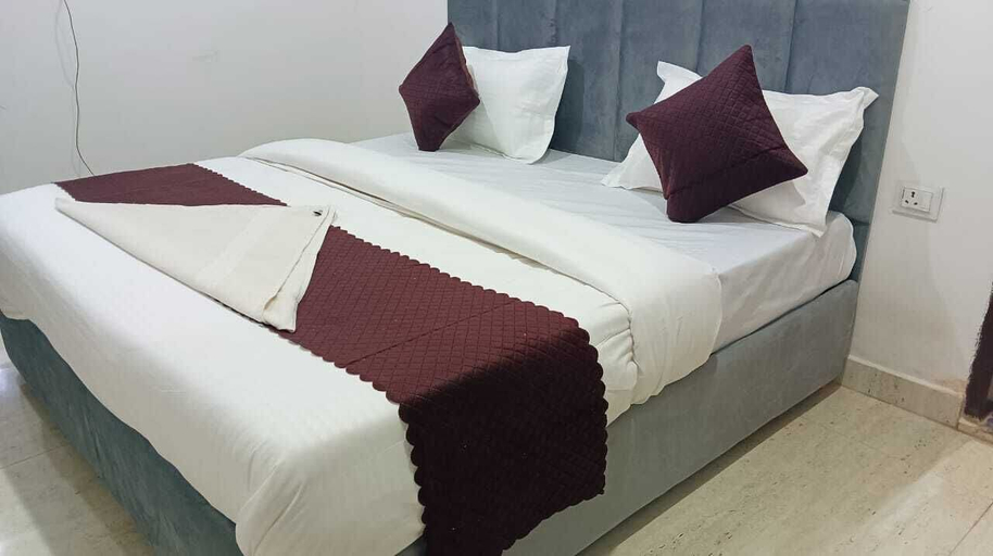 Room 4, HR Residency, Delhi