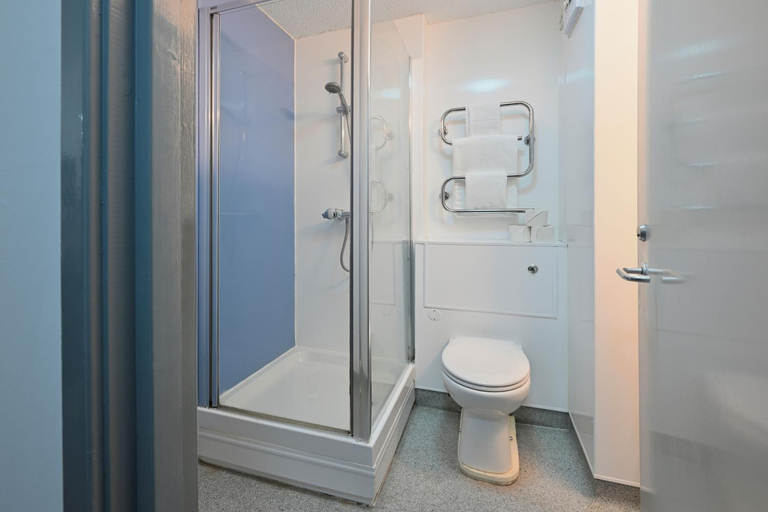 Bathroom 3, Fire Service College, Gloucestershire