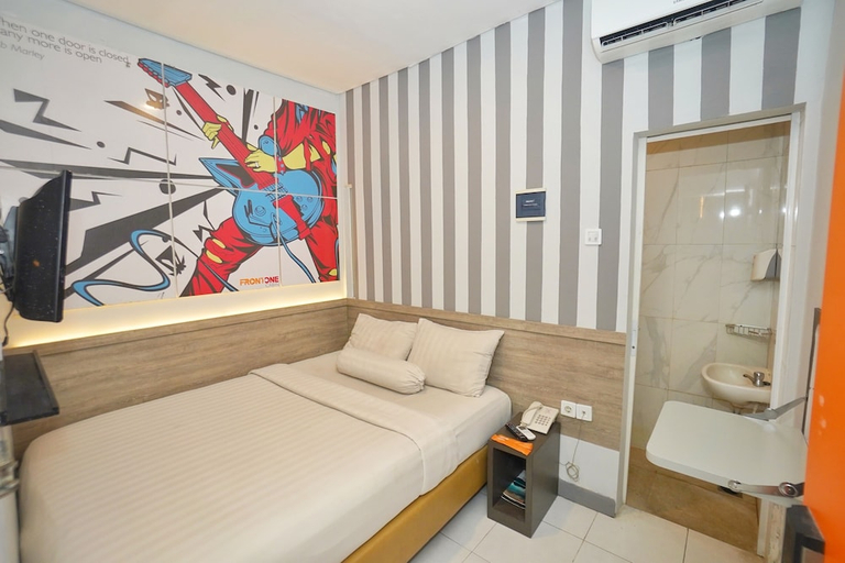 Bedroom 2, Front One Budget Hotel Tirtonadi Solo, Solo
